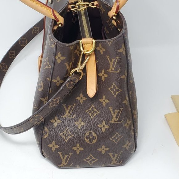 Louis Vuitton Montaigne MM Monogram Shoulder Bag - Picture 4 of 16